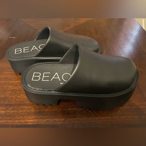 Beach by Matisse clogs slip on